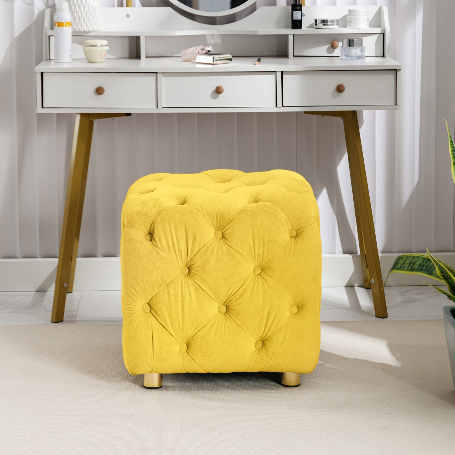 Otomana moderna tapizada en terciopelo amarillo, exquisita mesa auxiliar pequeña, reposapiés suave, tocador y silla de maquillaje, asiento cómodo para sala de estar, dormitorio y entrada.