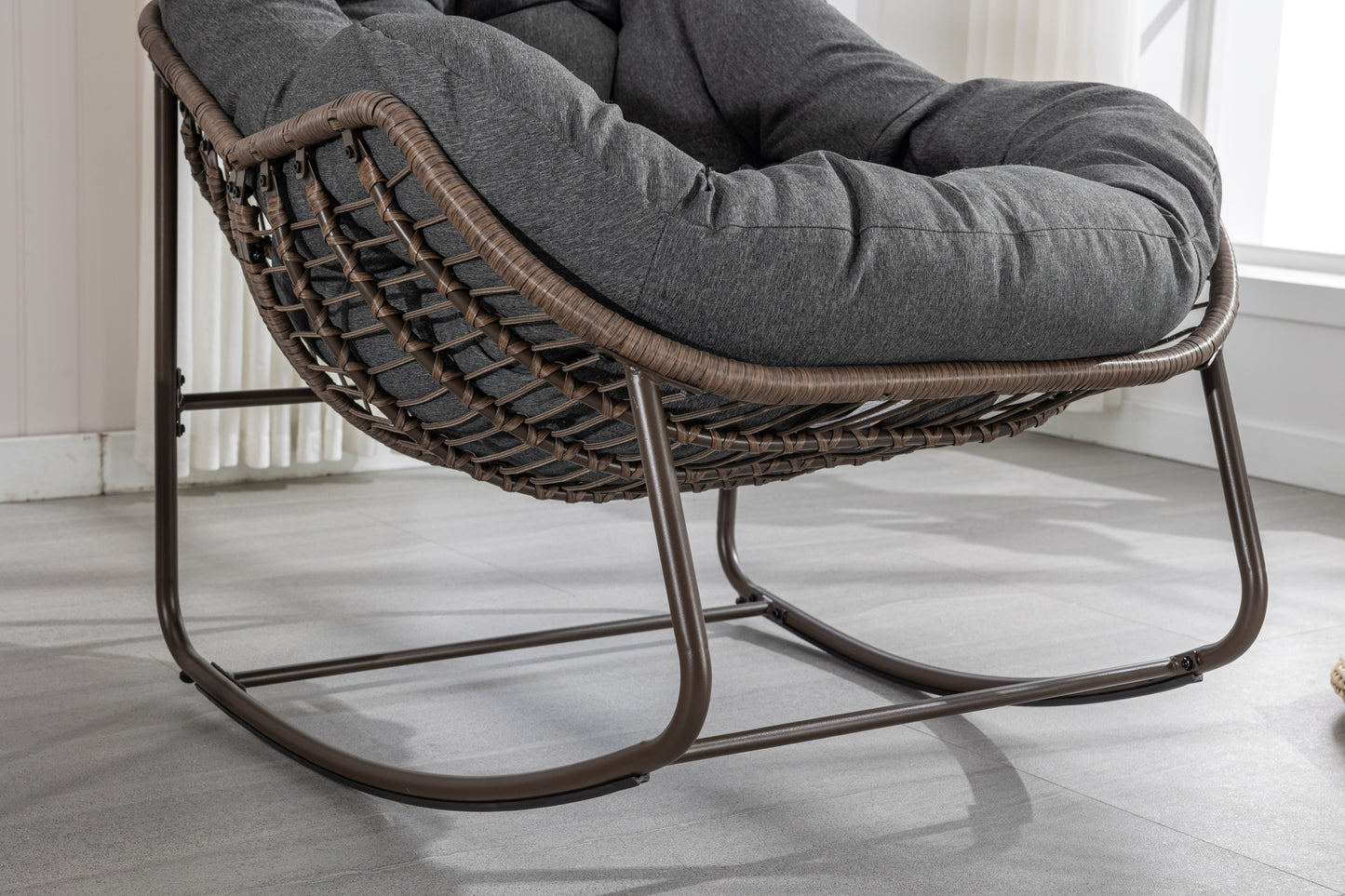 Mecedora de ratán para exterior, con cojín acolchado, reclinable, para porche, sala de estar, patio y jardín, color gris.