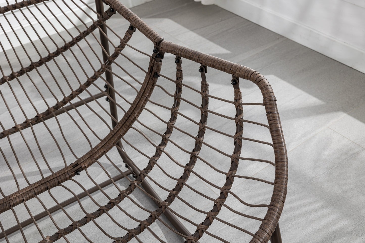 Mecedora de ratán para exterior, con cojín acolchado, reclinable, para porche, sala de estar, patio y jardín, color gris.