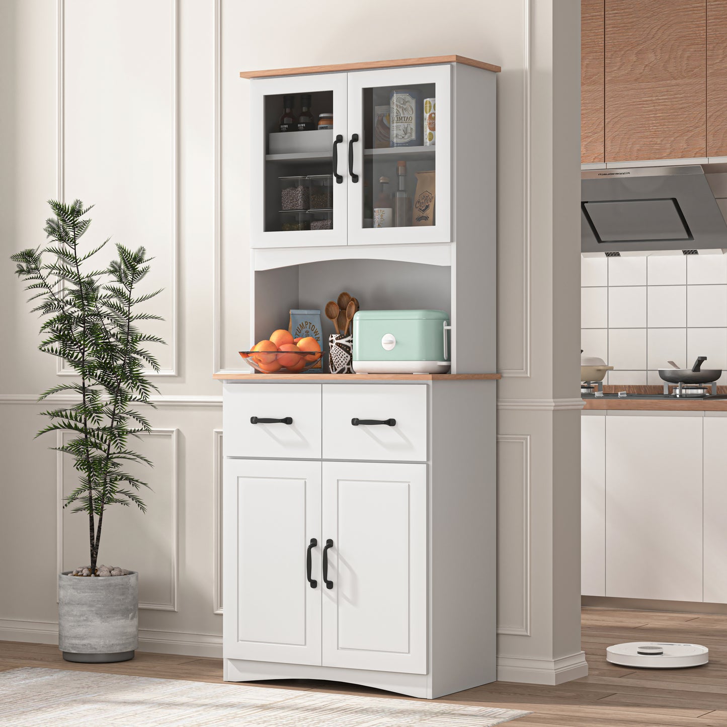 Gabinete de cocina de madera blanco para despensa, armario para microondas con puertas de vidrio enmarcadas y cajón.