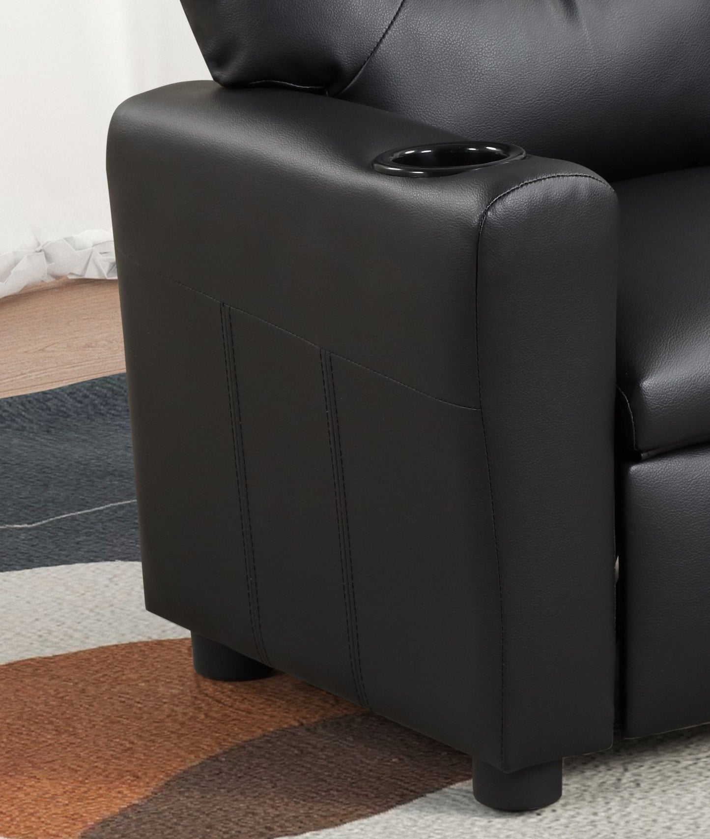 Sillón reclinable infantil Marisa de 22" de cuero sintético negro con portavasos