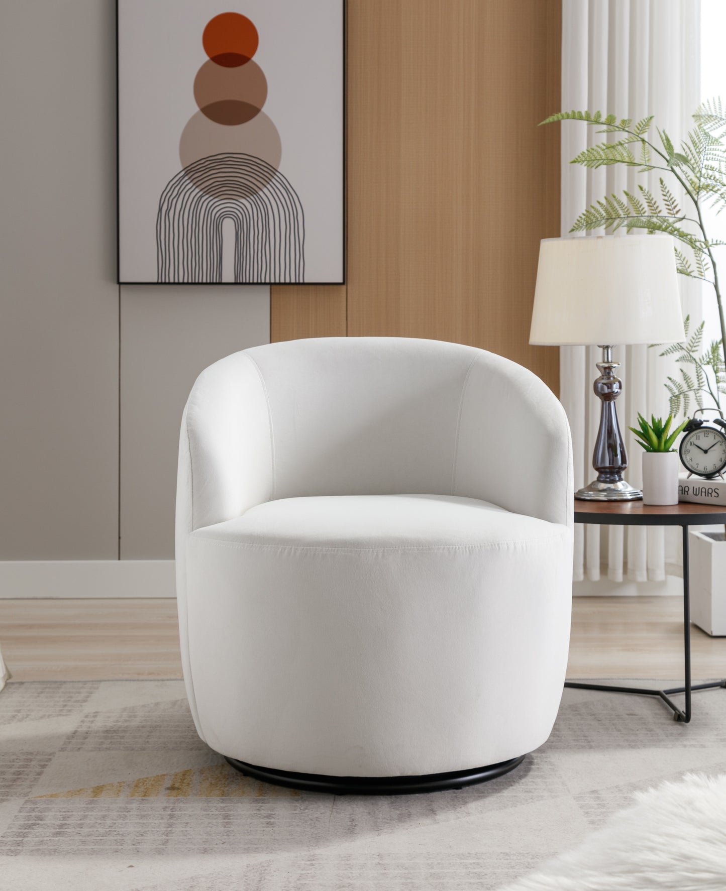 Sillón giratorio de terciopelo con acento tipo barril y aro metálico con recubrimiento en polvo negro, color blanco
