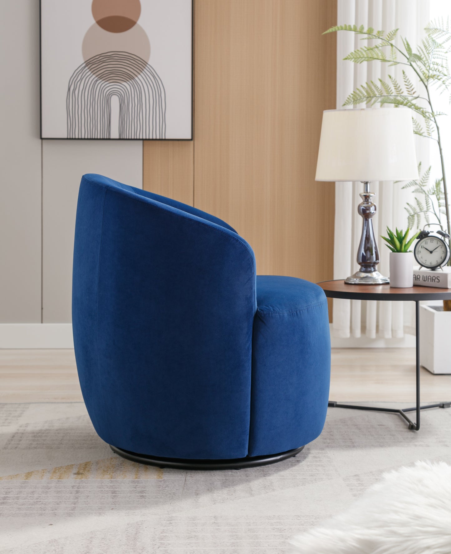Sillón giratorio de terciopelo con acento tipo barril y aro metálico con revestimiento en polvo negro, color azul
