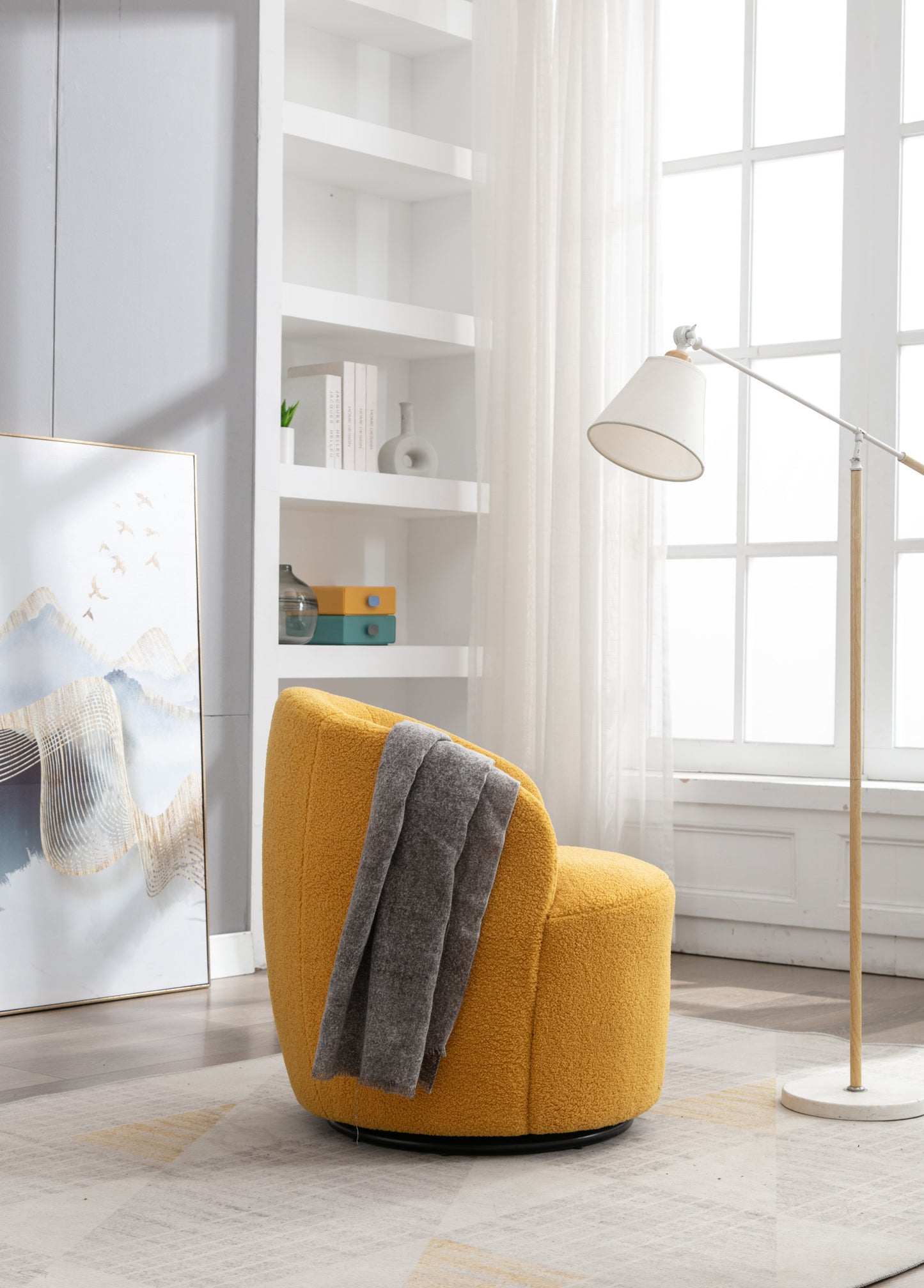 Sillón giratorio de tela Teddy con acento tipo barril y aro metálico con recubrimiento en polvo negro, amarillo