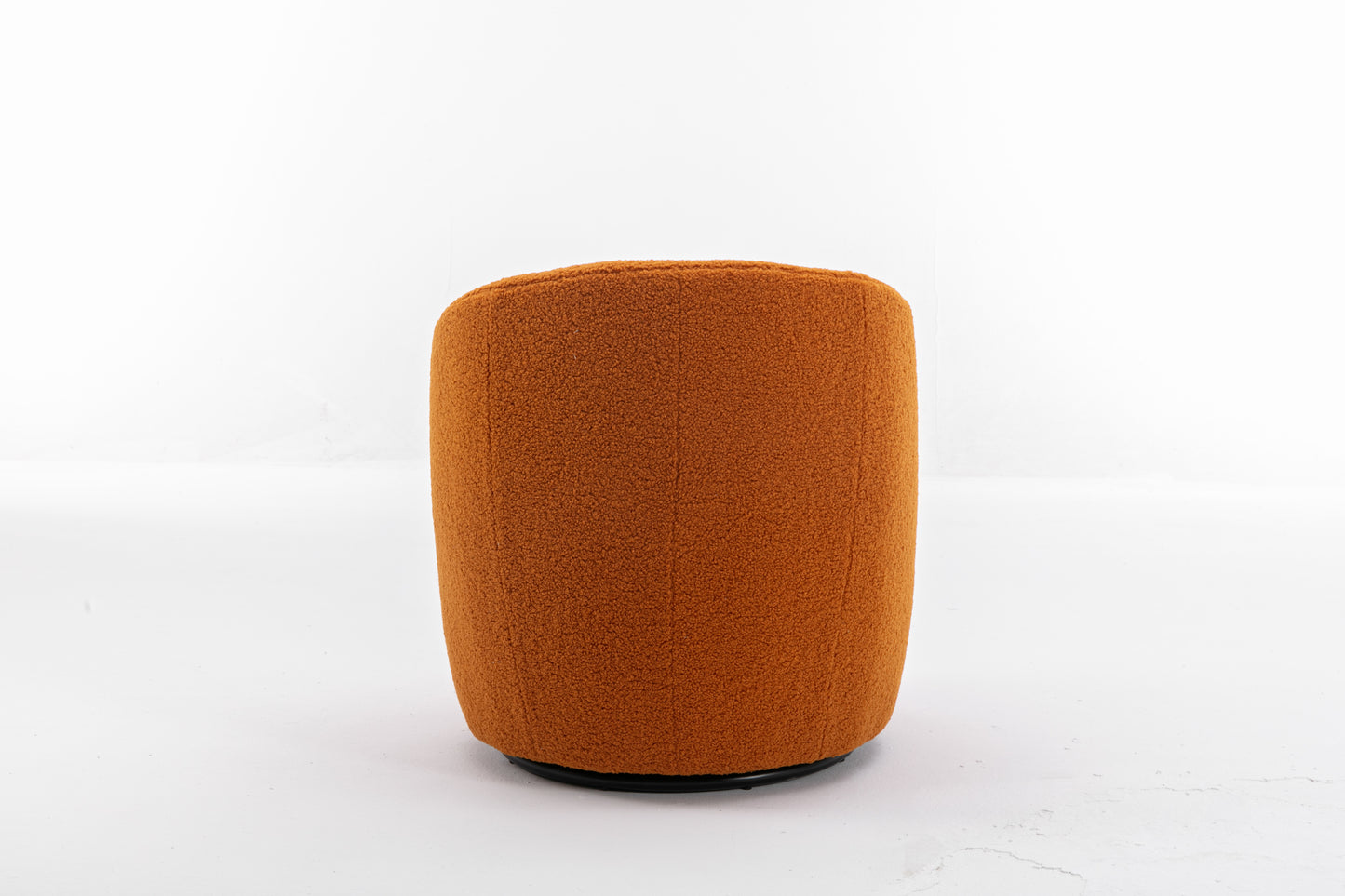 Sillón giratorio de tela Teddy con acento tipo barril y aro metálico con recubrimiento en polvo negro, color caramelo