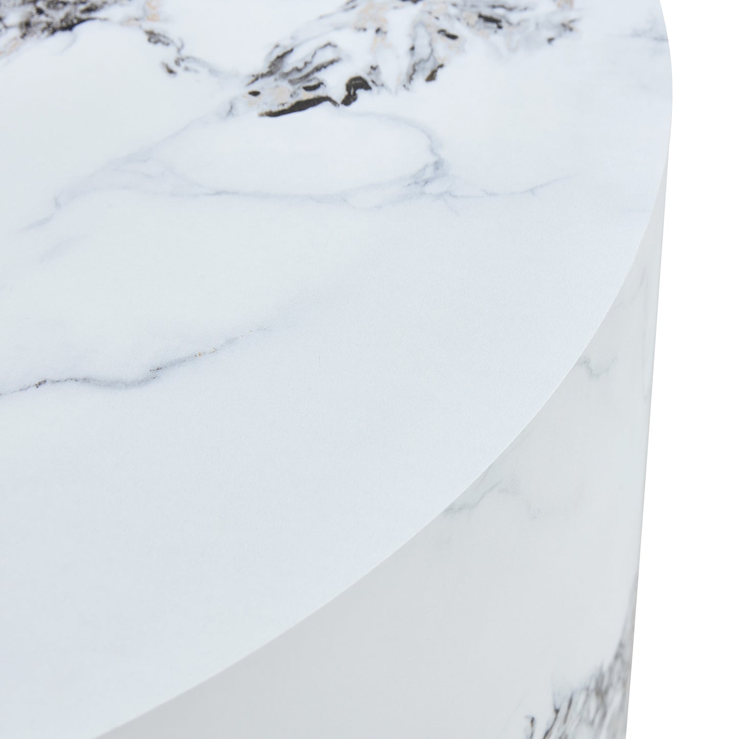 The cylindrical table with its patterned design can be easily integrated into a variety of interior styles, from coffee tables to small dining tables, workbenches or makeshift writing desks.