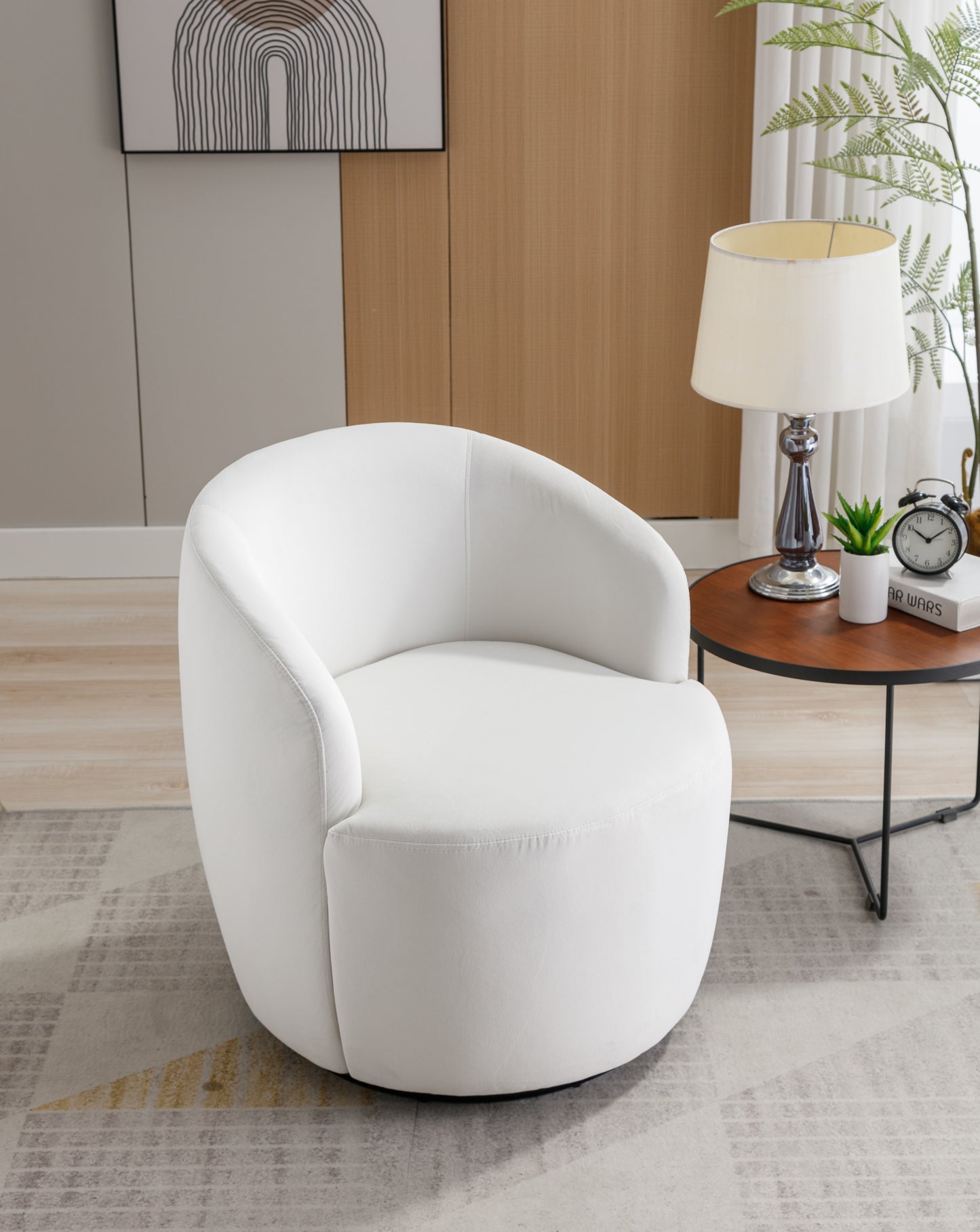 Sillón giratorio de terciopelo con acento tipo barril y aro metálico con recubrimiento en polvo negro, color blanco
