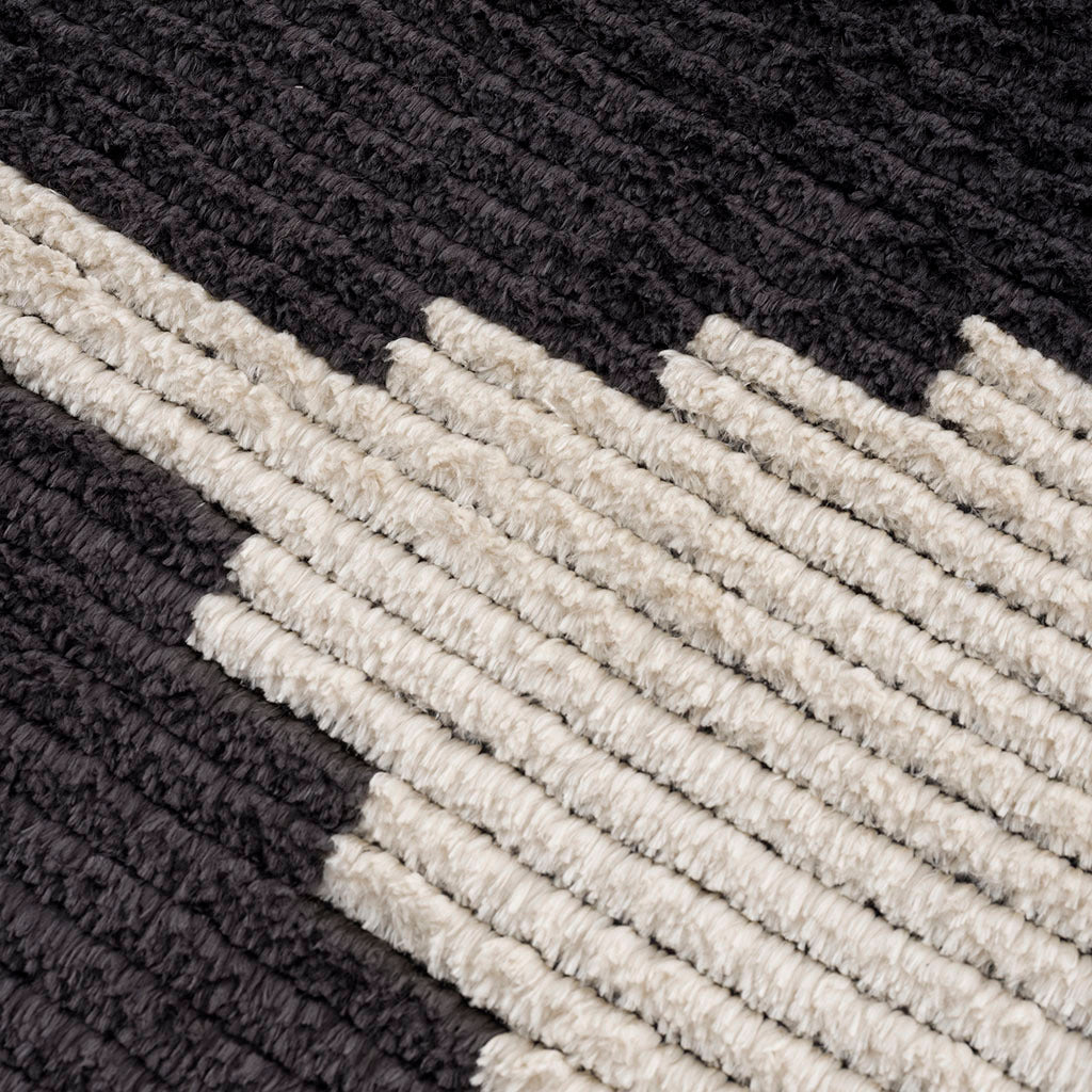 Alfombra moderna en color negro y marfil