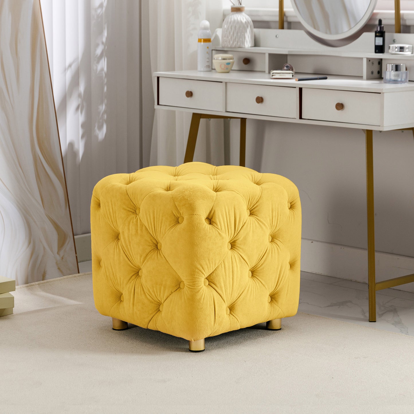 Otomana moderna tapizada en terciopelo amarillo, exquisita mesa auxiliar pequeña, reposapiés suave, tocador y silla de maquillaje, asiento cómodo para sala de estar, dormitorio y entrada.